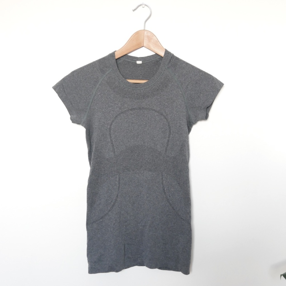 Lululemon exercise tee shirt